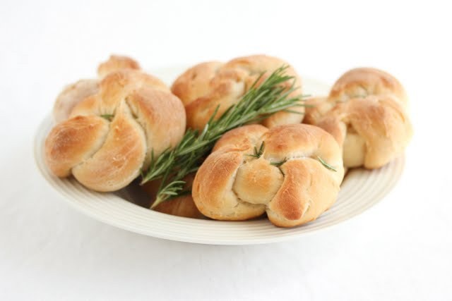 Bread Knott Rope Rosemary Bread Knots - Kirbie's Cravings