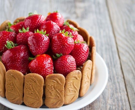 https://kirbiecravings.com/wp-content/uploads/2013/08/biscoff-cake-8.jpg