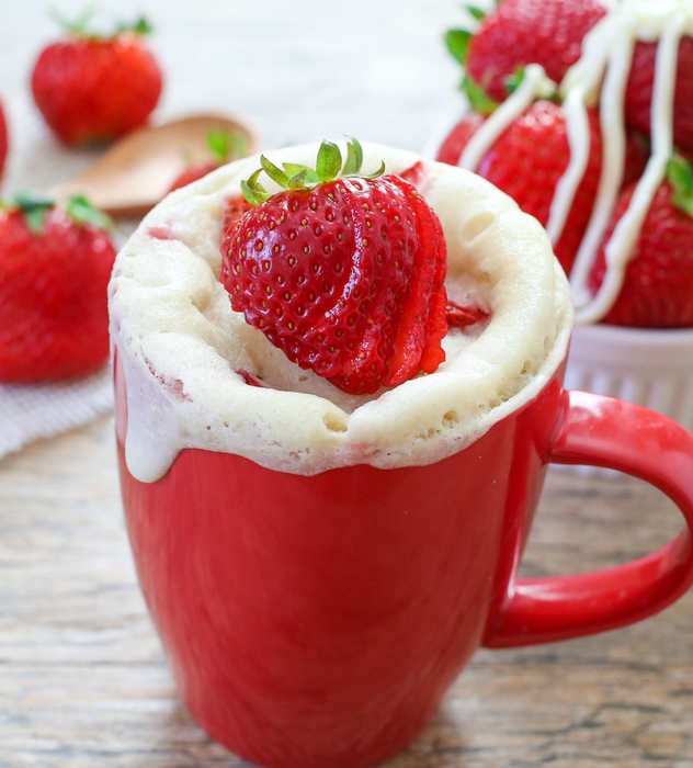 Cookies and Cream Mug Cake - Kirbie's Cravings