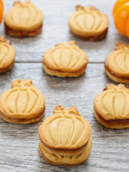 photo of pumpkin spice shortbread cookies
