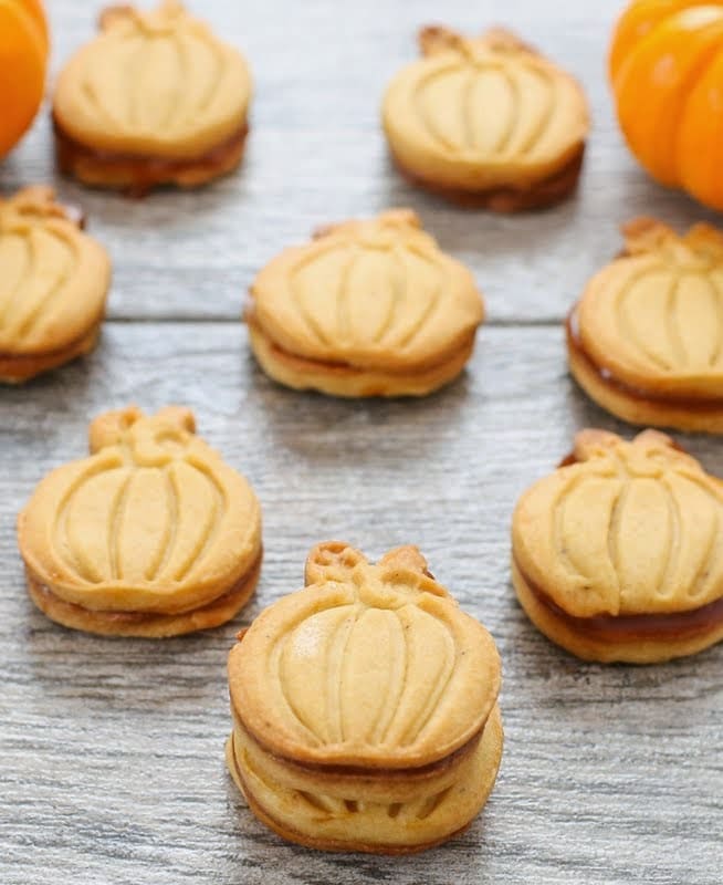 photo of pumpkin spice shortbread cookies