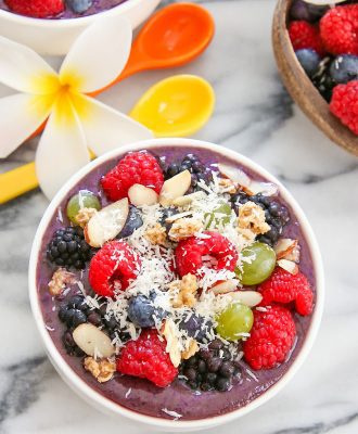 overhead photo of an acai bowl