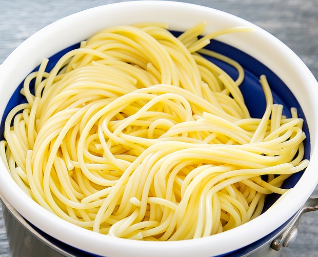 close-up photo of a bowl of cooked pasta