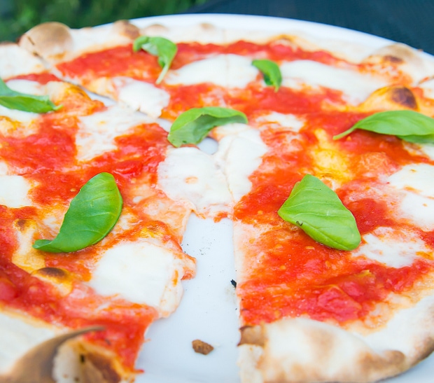 close-up photo of Pizza Margherita
