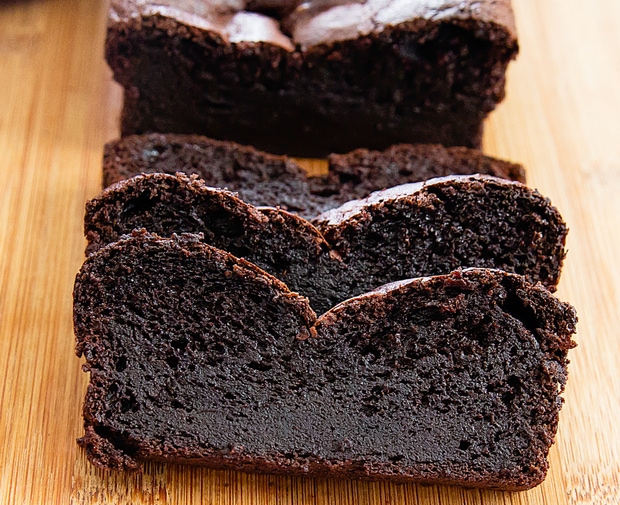 close-up photo of slices of nutella banana bread