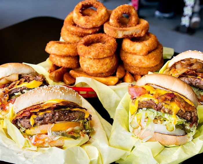 photo of burgers and onion rings served at Hodad's