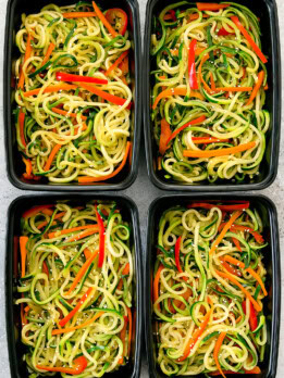 zucchini chow mein meal prep