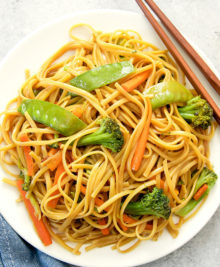 overhead picture of plate of lo mein