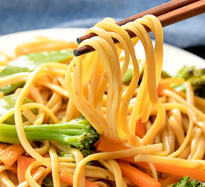 close-up picture of lo mein