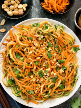 thai peanut zucchini noodles