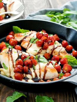 photo of chicken caprese in a skillet