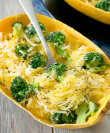 photo of cooked spaghetti squash with broccoli