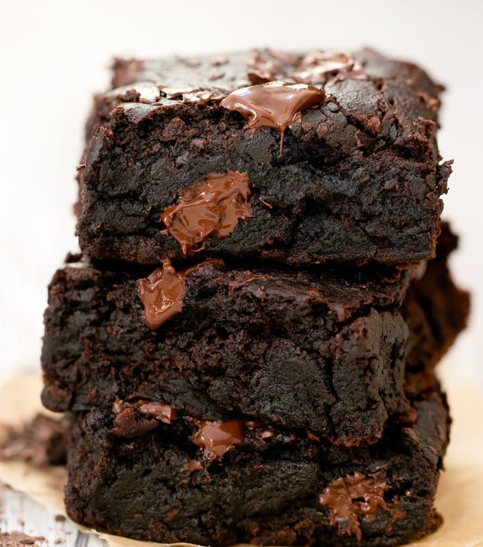 close-up photo of brownies