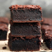 photo of a stack of three mochi brownies