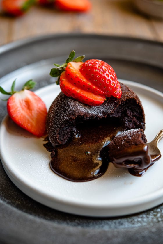 Chocolate Lava Cake (Easy 5-Ingredient Recipe!) - Kirbie's Cravings