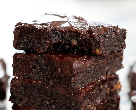 3 Ingredient No Bake Healthy Brownies (No Flour, Eggs, or Refined Sugar ...