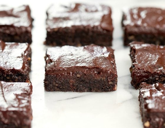 3 Ingredient No Bake Healthy Brownies (No Flour, Eggs, or Refined Sugar ...