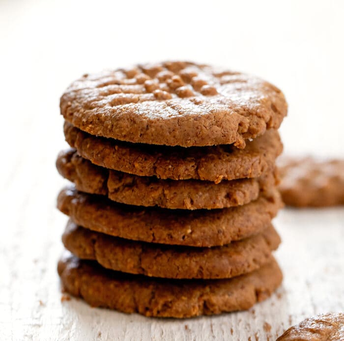 a stack of six cookies.