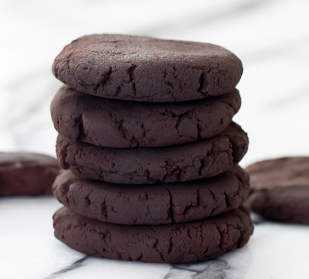 https://kirbiecravings.com/wp-content/uploads/2021/11/2-ing-no-bake-chocolate-cookie.jpg