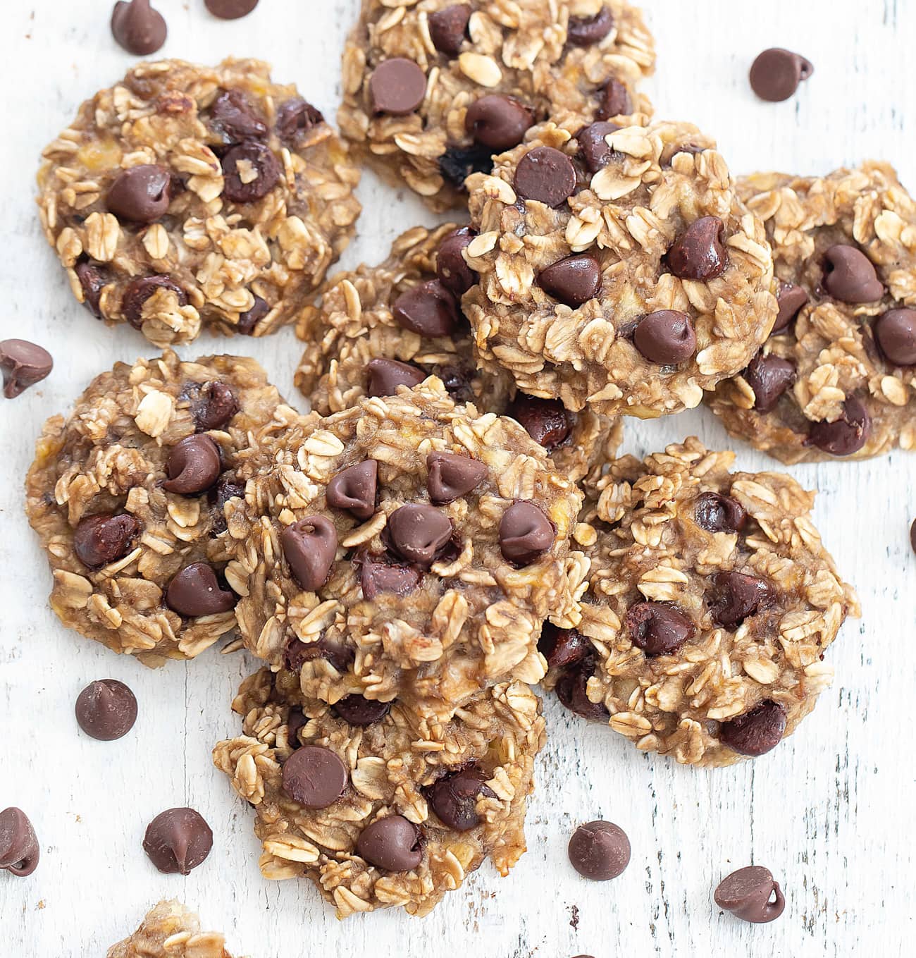 3 Ingredient Healthy Chocolate Chip Oatmeal Cookies (No Flour, Eggs, or