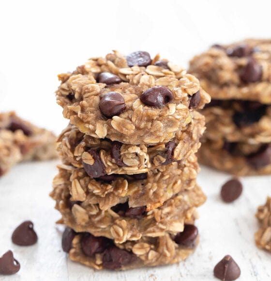 3 Ingredient Healthy Chocolate Chip Oatmeal Cookies (No Flour, Eggs, or