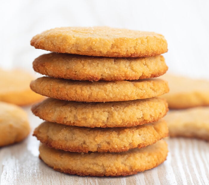 a stack of six apple cookies.