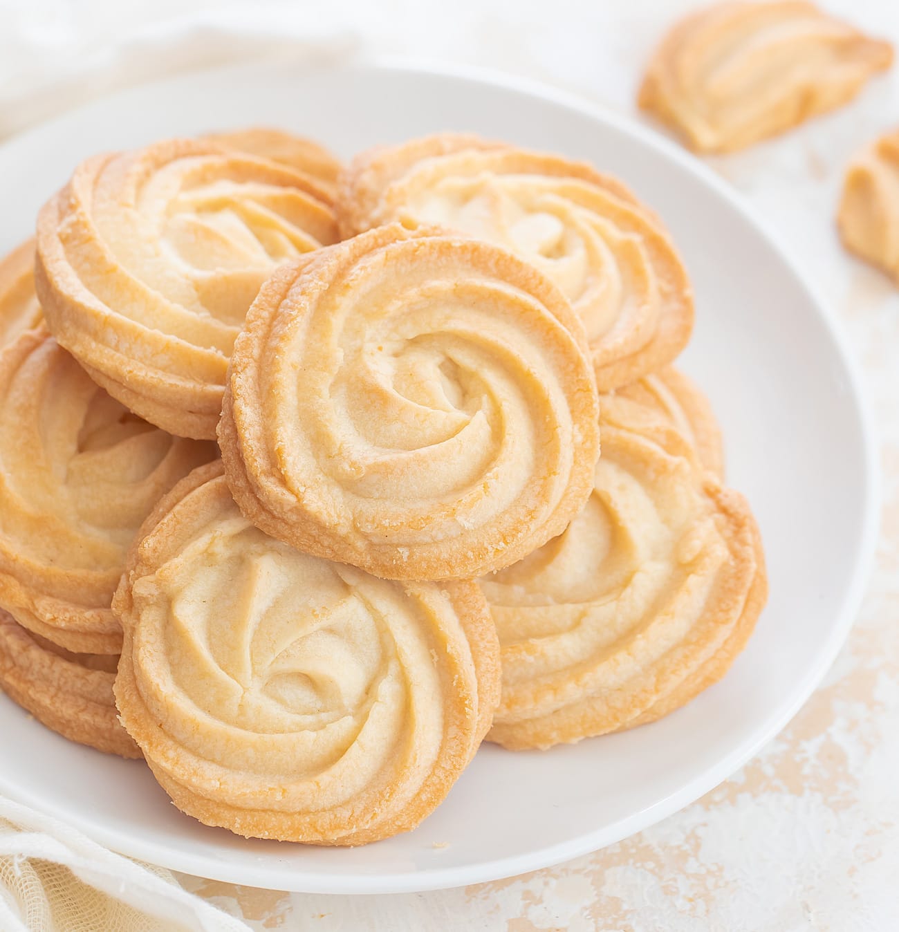 Shortbread Cookies (Easy Butter Cookie Recipe) - Fifteen Spatulas
