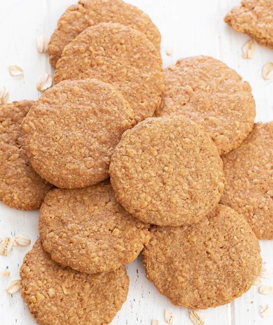 3 Ingredient Crispy Oatmeal Cookies (No Flour, Eggs, Refined Sugar or