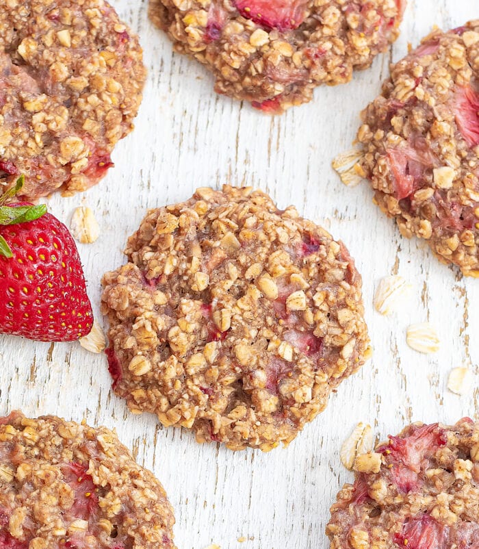 strawberry oatmeal cookies lined up.