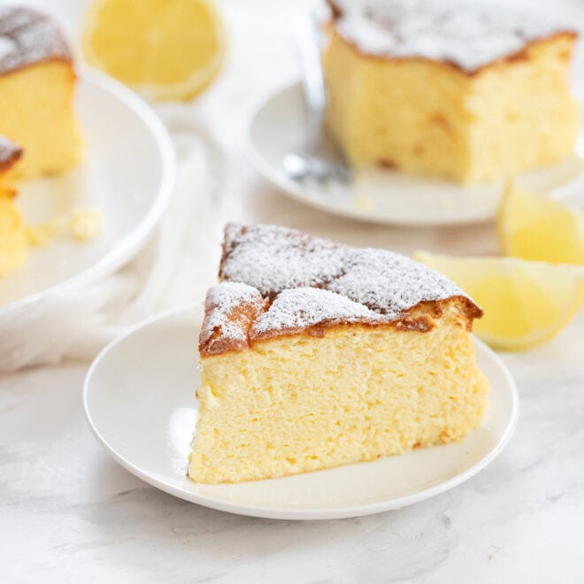 4 Ingredient Fluffy Lemon Yogurt Cake (No Flour, Butter or Oil ...