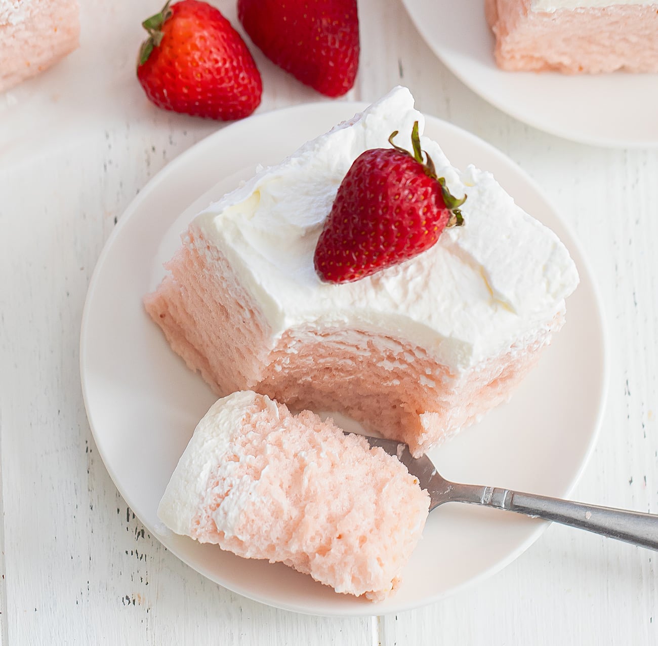 3 Ingredient No Bake Strawberry Cloud Cake (No Flour, Eggs, Added Sugar ...