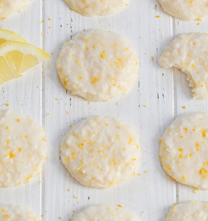 lemon cookies lined up.