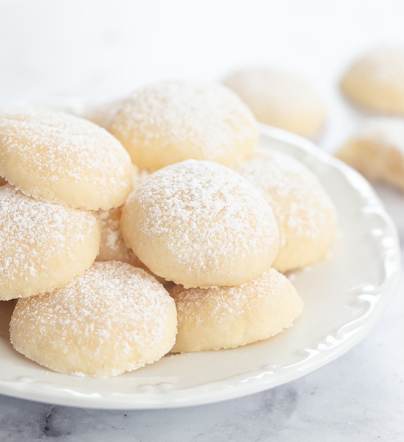 Butter cookies in a few minutes and with 4 ingredients. Very easy 