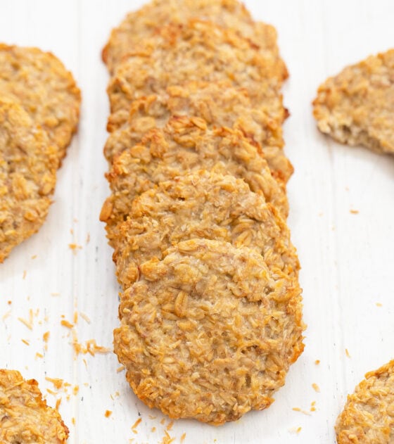 4 Ingredient Crispy Coconut Oatmeal Cookies (No Flour, Added Sugar