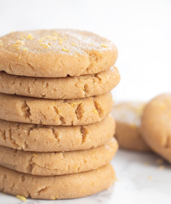 A close up of lemon cookies