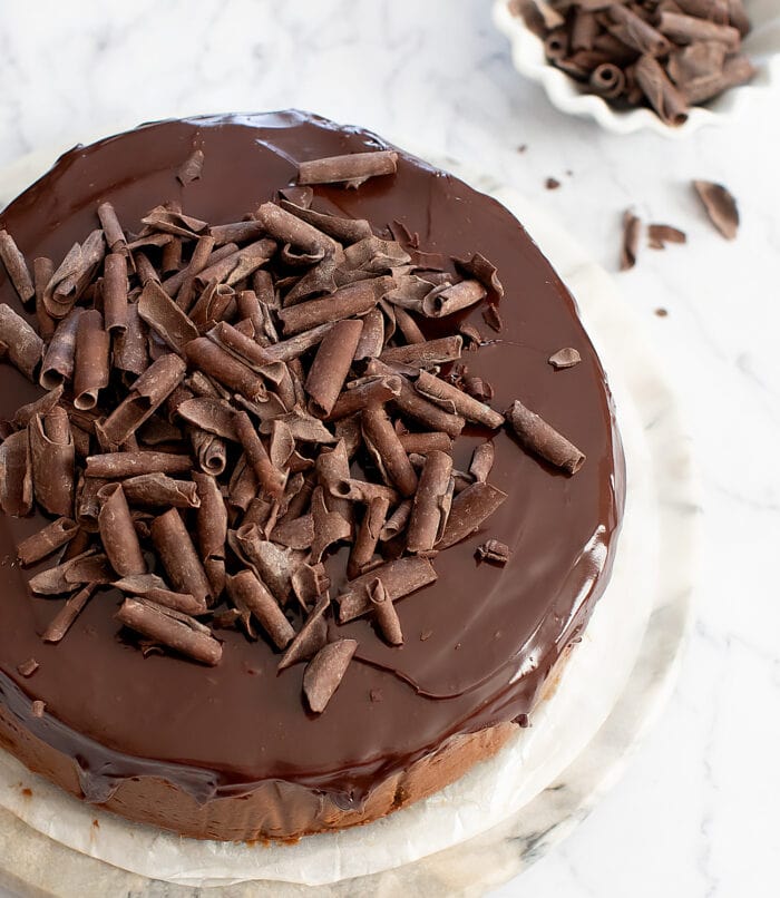 No bake chocolate cake with chocolate shavings on top