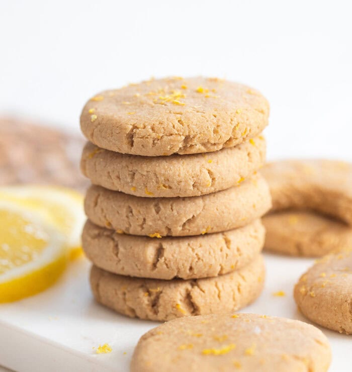 Soft and moist lemon oat cookies