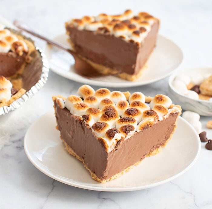 Creamy chocolate filling of a slice of No Bake S’mores Pie