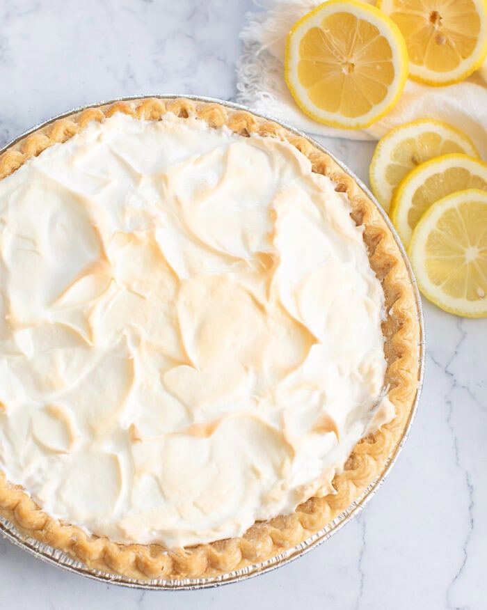 A magic lemon pie with slices of lemon