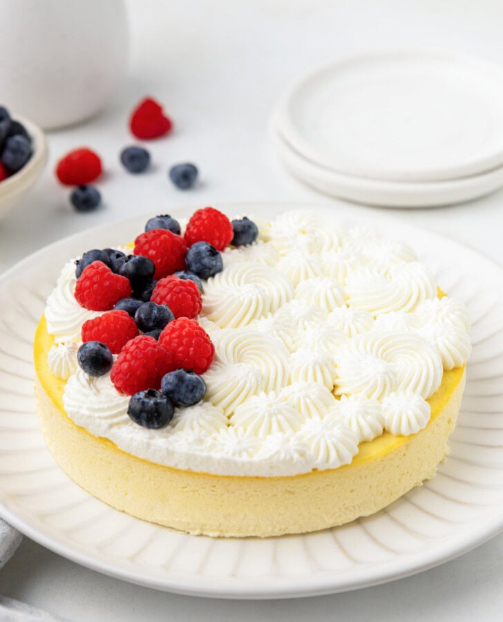 Cheesecake decorated with frosting and fresh fruit