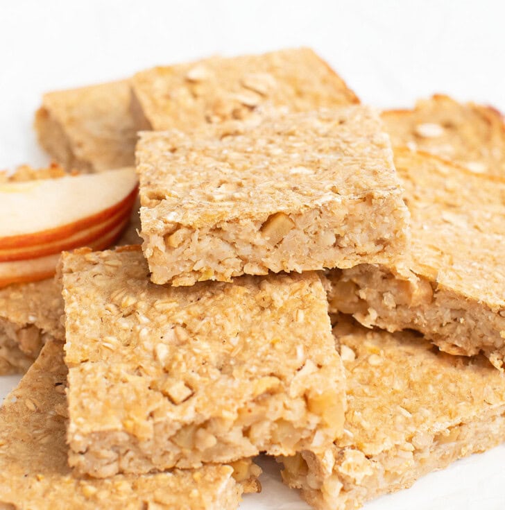 Oatmeal bars with fresh apple chunks