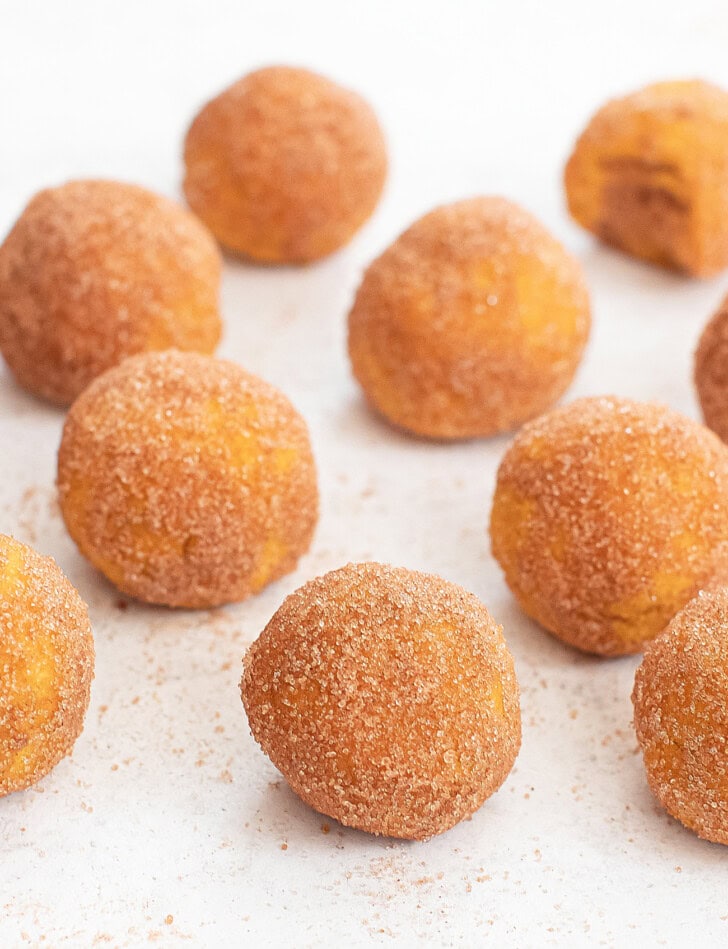 Donut holes coated in cinnamon sweetener