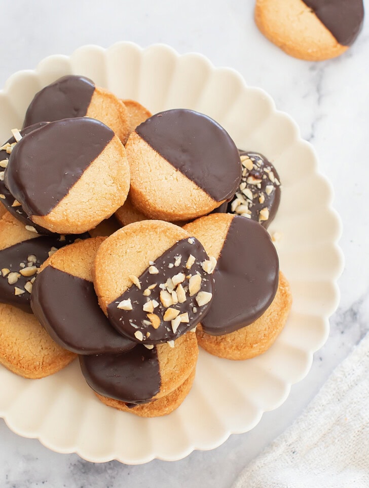 Shortbread cookies with half of the cookie dipped in chocolate
