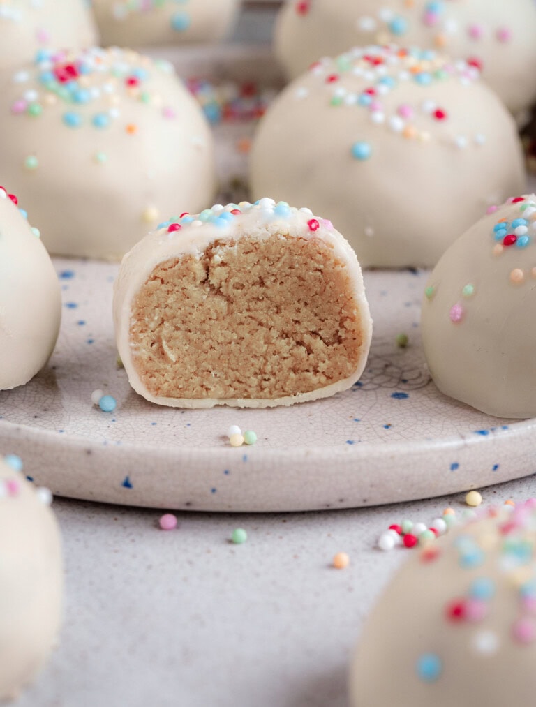4 Ingredient No Bake Cake Balls (No Wheat Flour, Eggs, Dairy or Oil ...