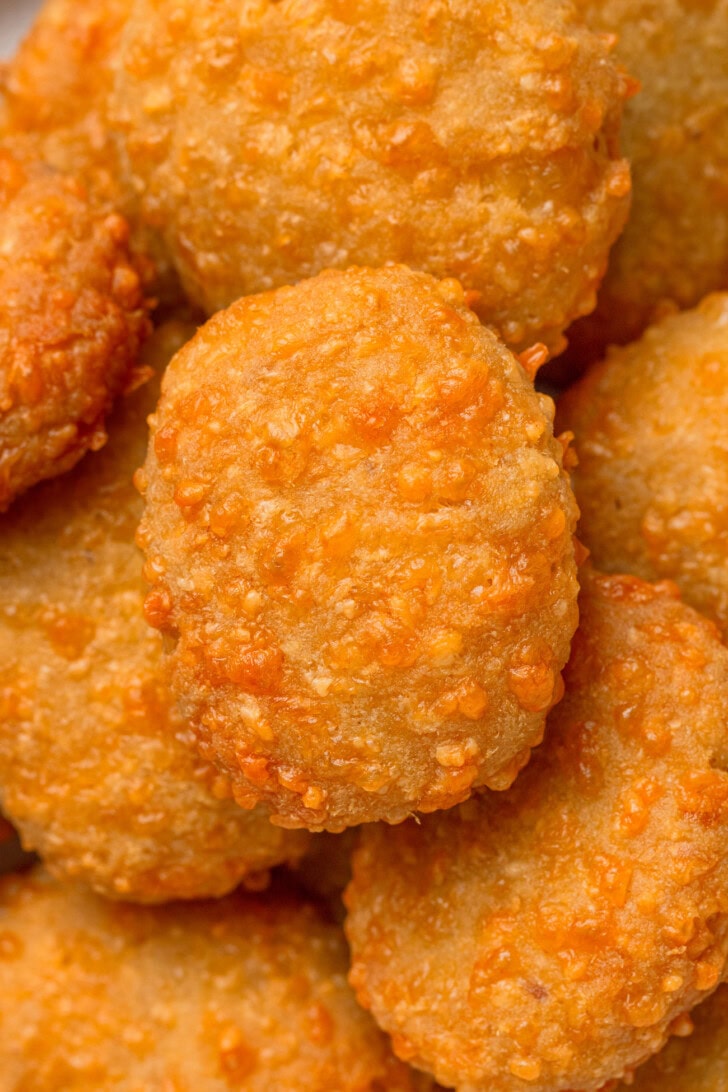 Chicken nuggets with a crispy exterior