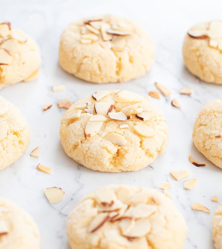 Almond cookies topped with almond slivers