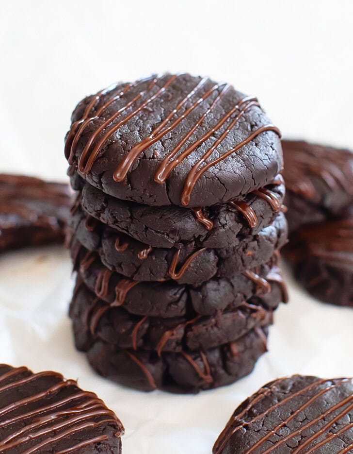 A stack of six Brownie Cookies