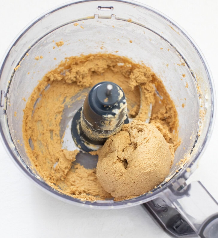Cottage cheese, sweetener and peanut butter blended in a food processor