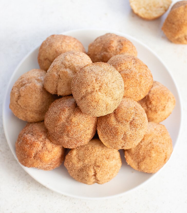 Donuts coated in cinnamon sugar