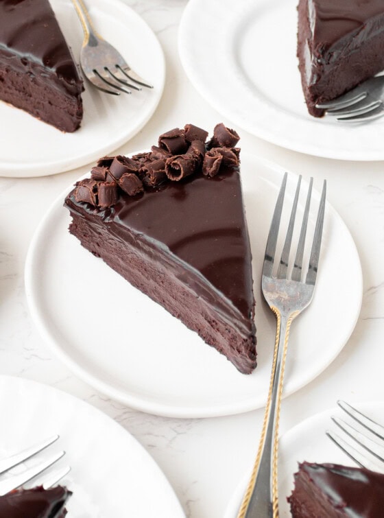 Simple 2 Ingredient No Bake Chocolate Cake
